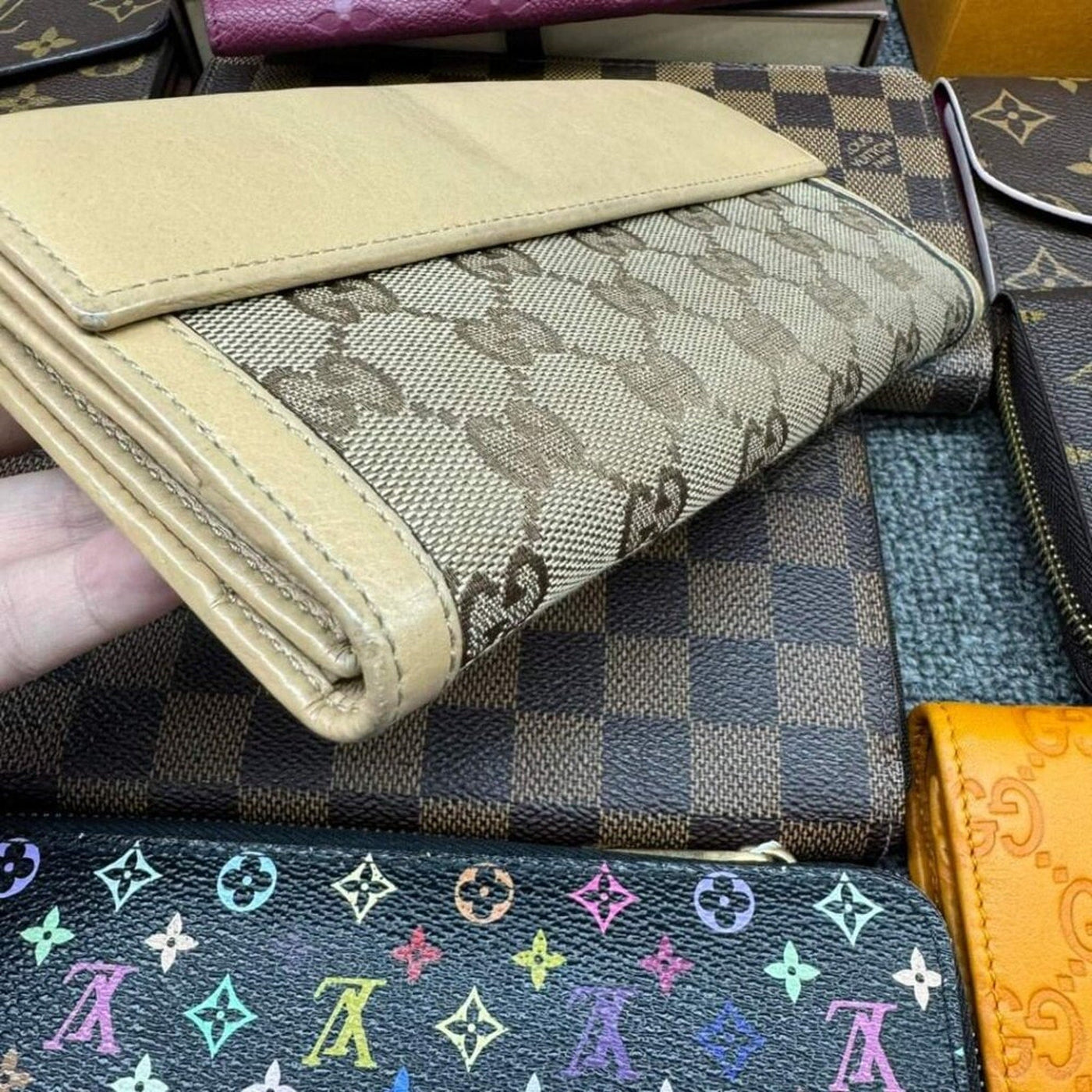 100% Authentic Gucci Leather Wallet - Luxury Cheaper LLC