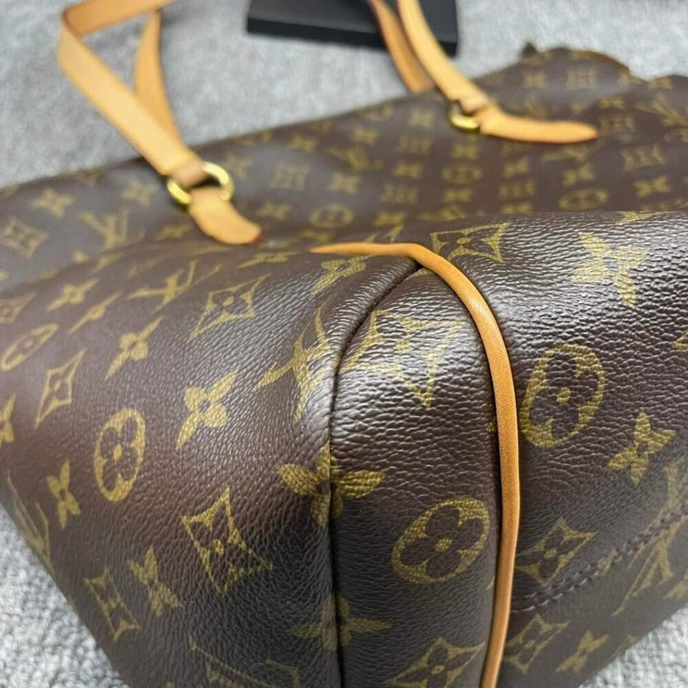 100% Authentic Louis Vuitton Totally MM Brown Monogram Shoulder Bag - Luxury Cheaper LLC