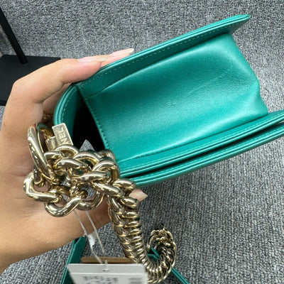 CHANEL Boy Green Leather Shoulder Bag - Luxury Cheaper LLC