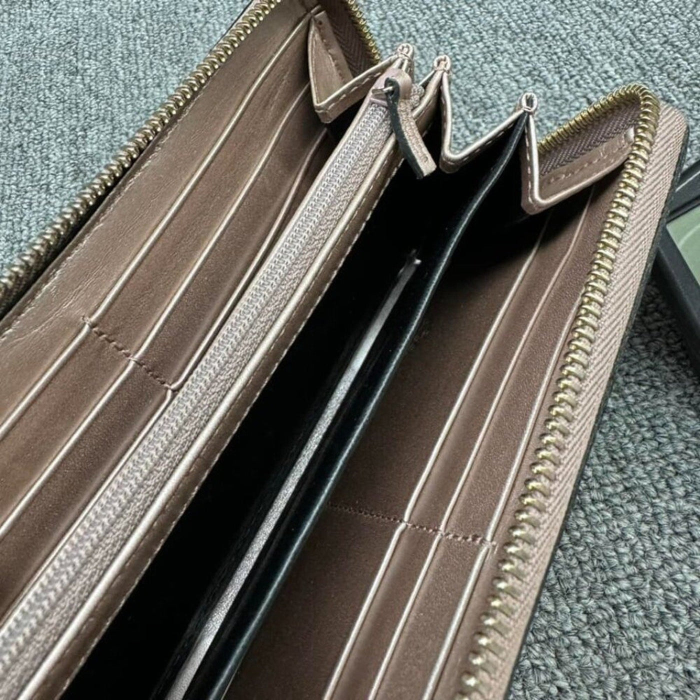 Gucci Bifold Wallet - Luxury Cheaper LLC