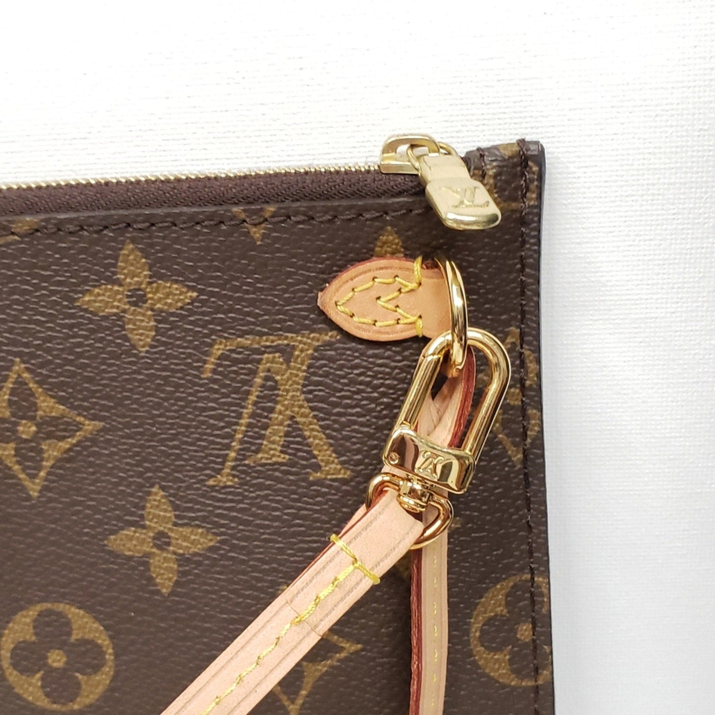 Louis Vuitton Neverfull Wristlet Clutch Monogram White Lux - 360 - 090225 - Luxury Cheaper LLC