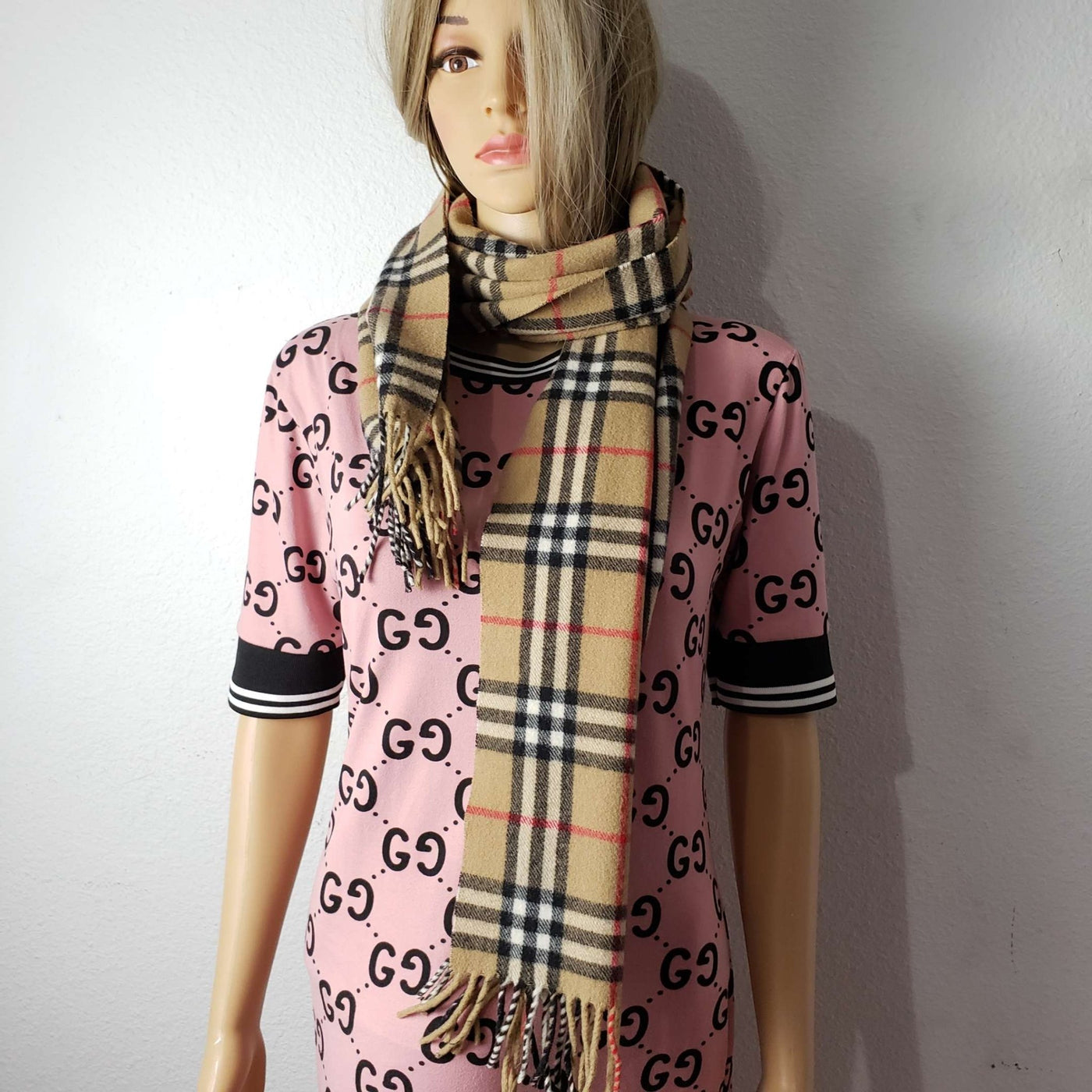 Burberry 100% Lambswool Scarf - Luxury Cheaper