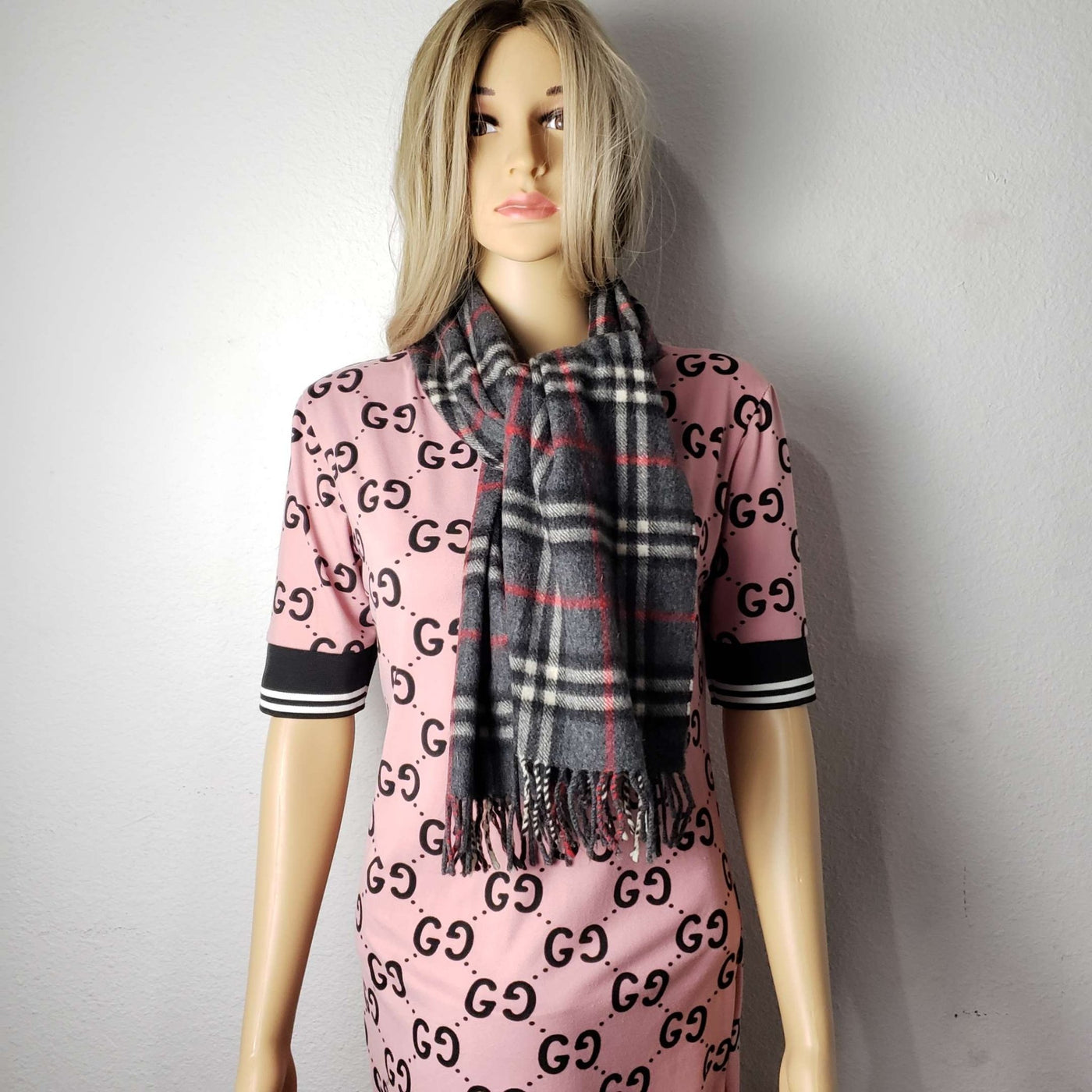 Burberry Classic Scarf 100% Cashmere - Luxury Cheaper