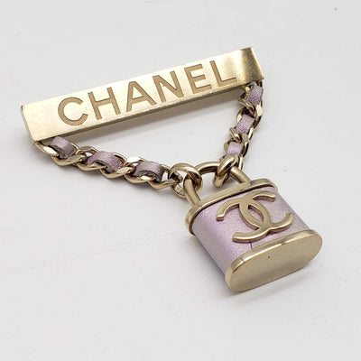 CHANEL Brooch or Pin - Luxury Cheaper