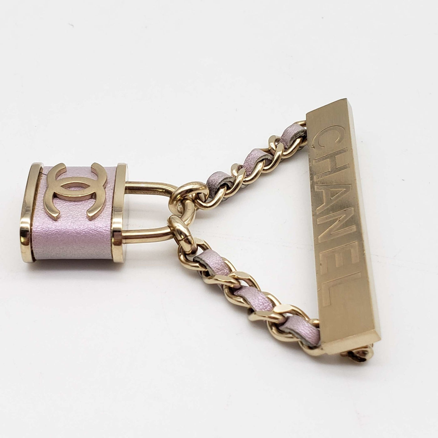 CHANEL Brooch or Pin - Luxury Cheaper