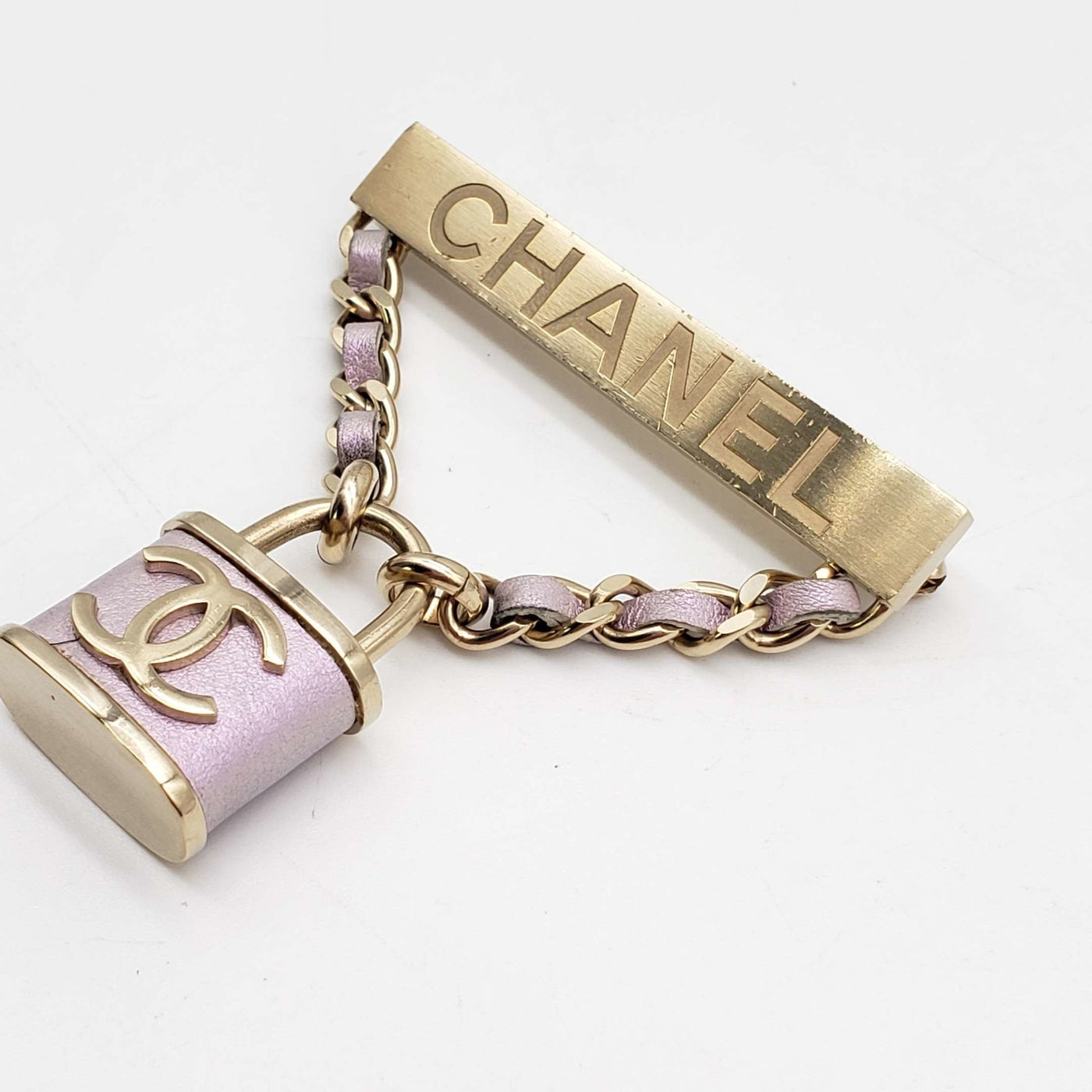 CHANEL Brooch or Pin - Luxury Cheaper