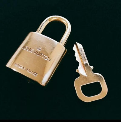 Louis Vuitton 1 Lock and 1 Key Excellent | Luxury Cheaper.