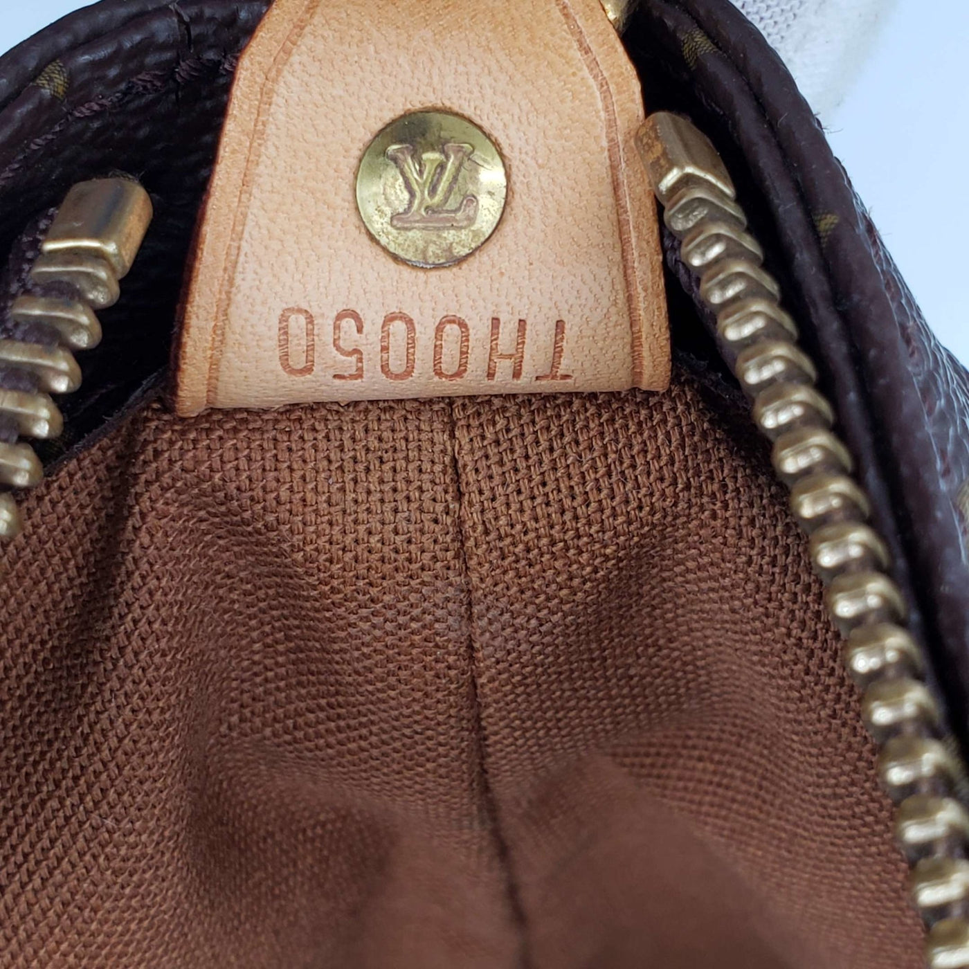 Louis Vuitton Cabas Mezzo Monogram Tote Bag - Luxury Cheaper