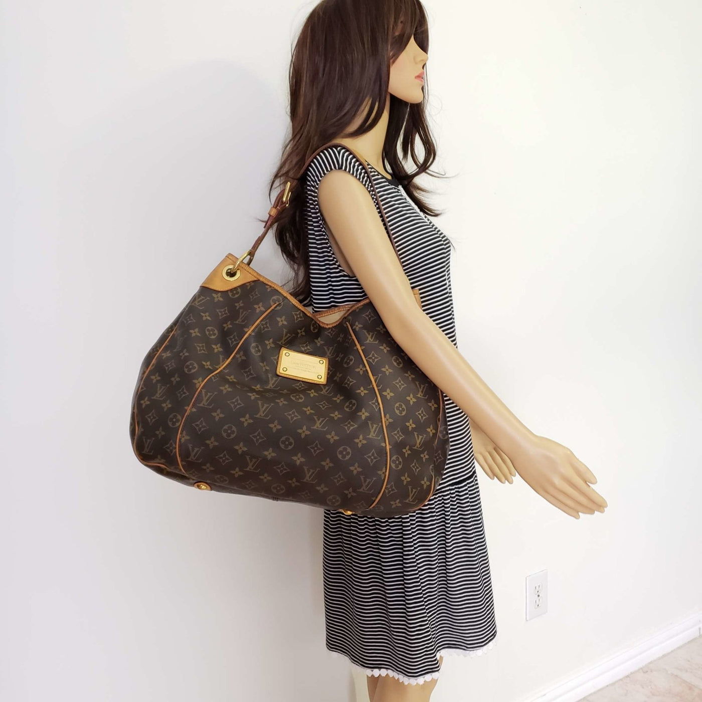 Louis Vuitton Galliera GM Monogram Tote Bag - Luxury Cheaper