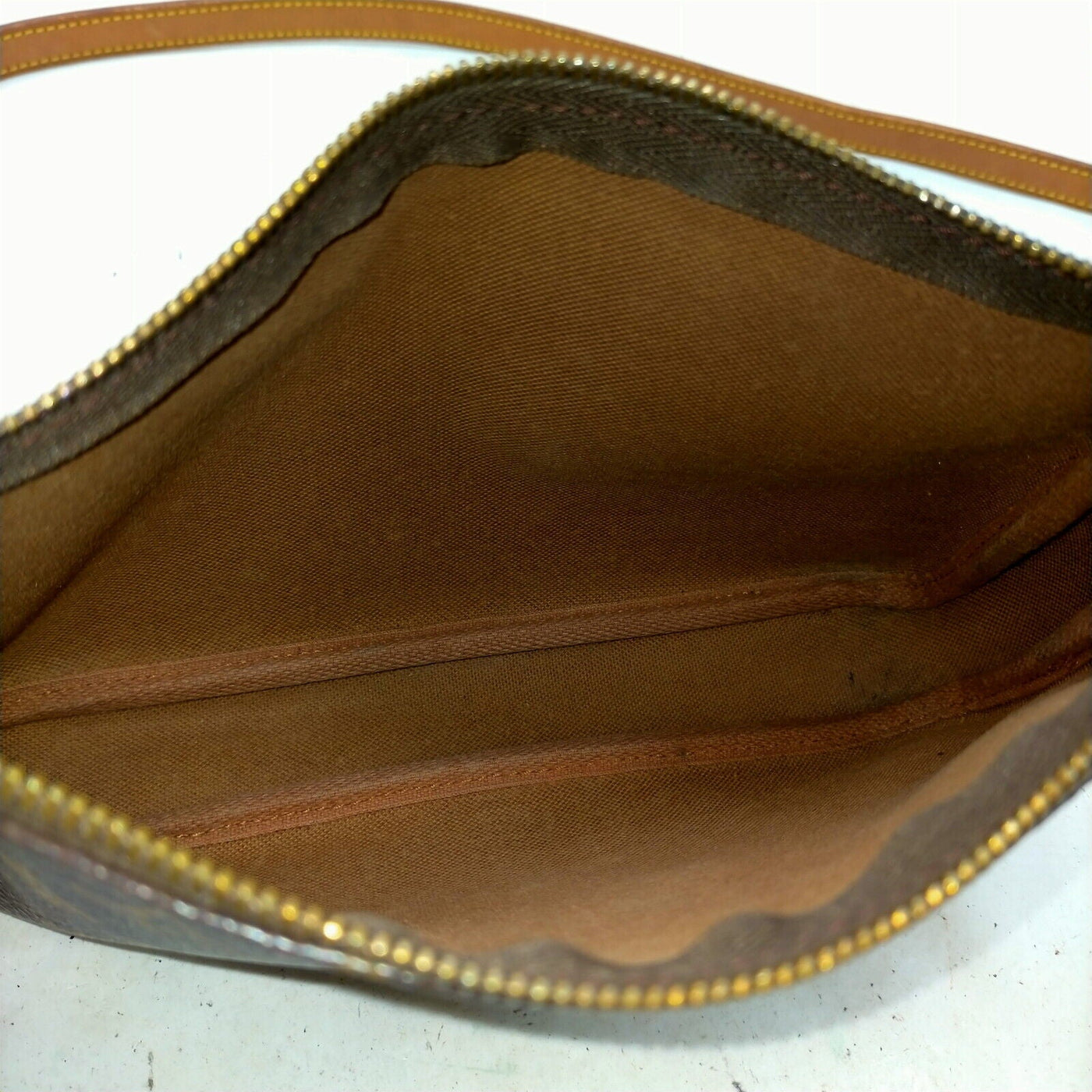 Louis Vuitton Pochette Accessoires Monogram Hand Bag - Luxury Cheaper