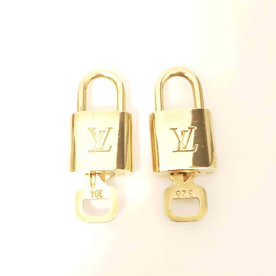 Louis Vuitton Shiny Gold 2 Locks and Keys - Luxury Cheaper