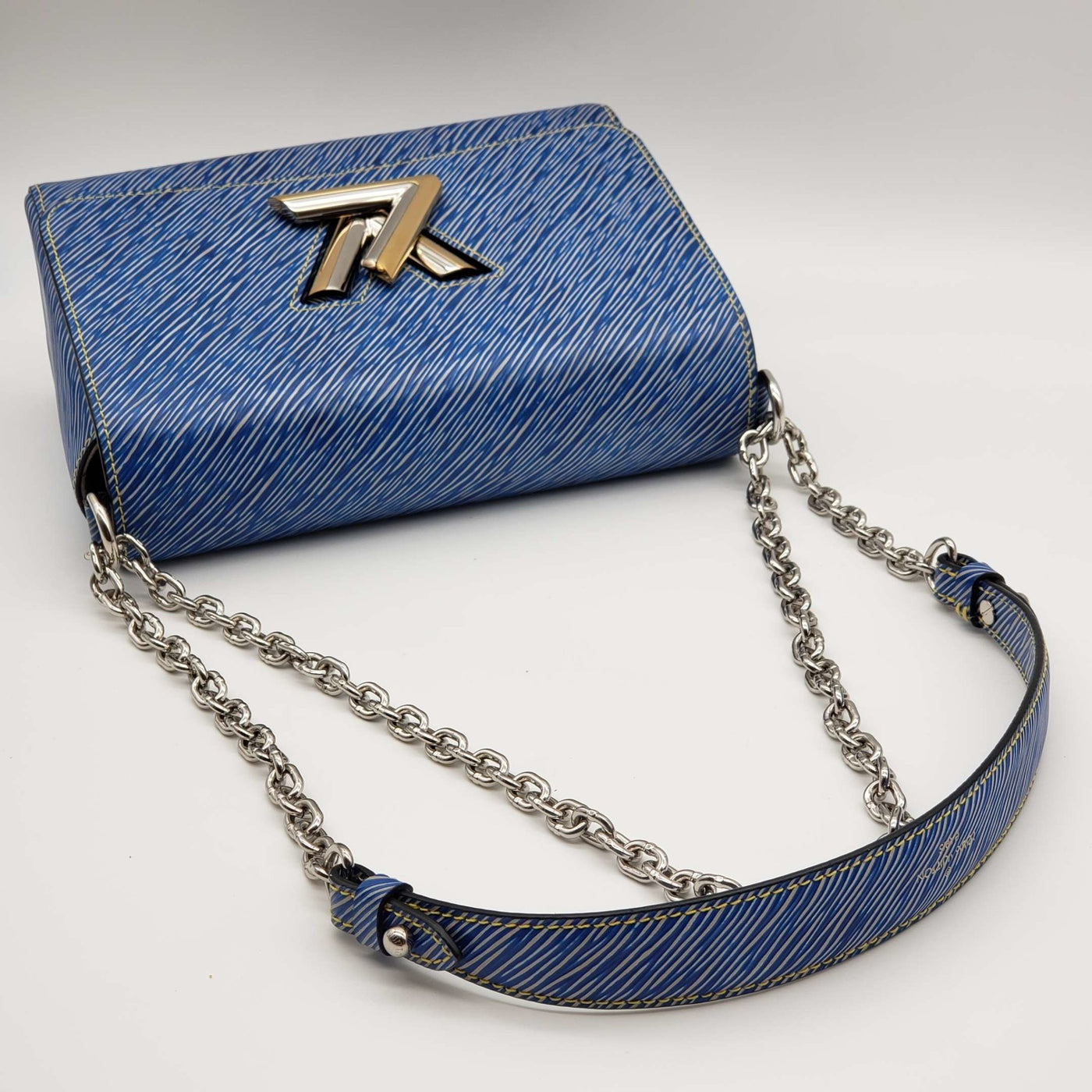 Louis Vuitton Epi Pins Twist MM - Blue Shoulder Bags, Handbags - LOU477344
