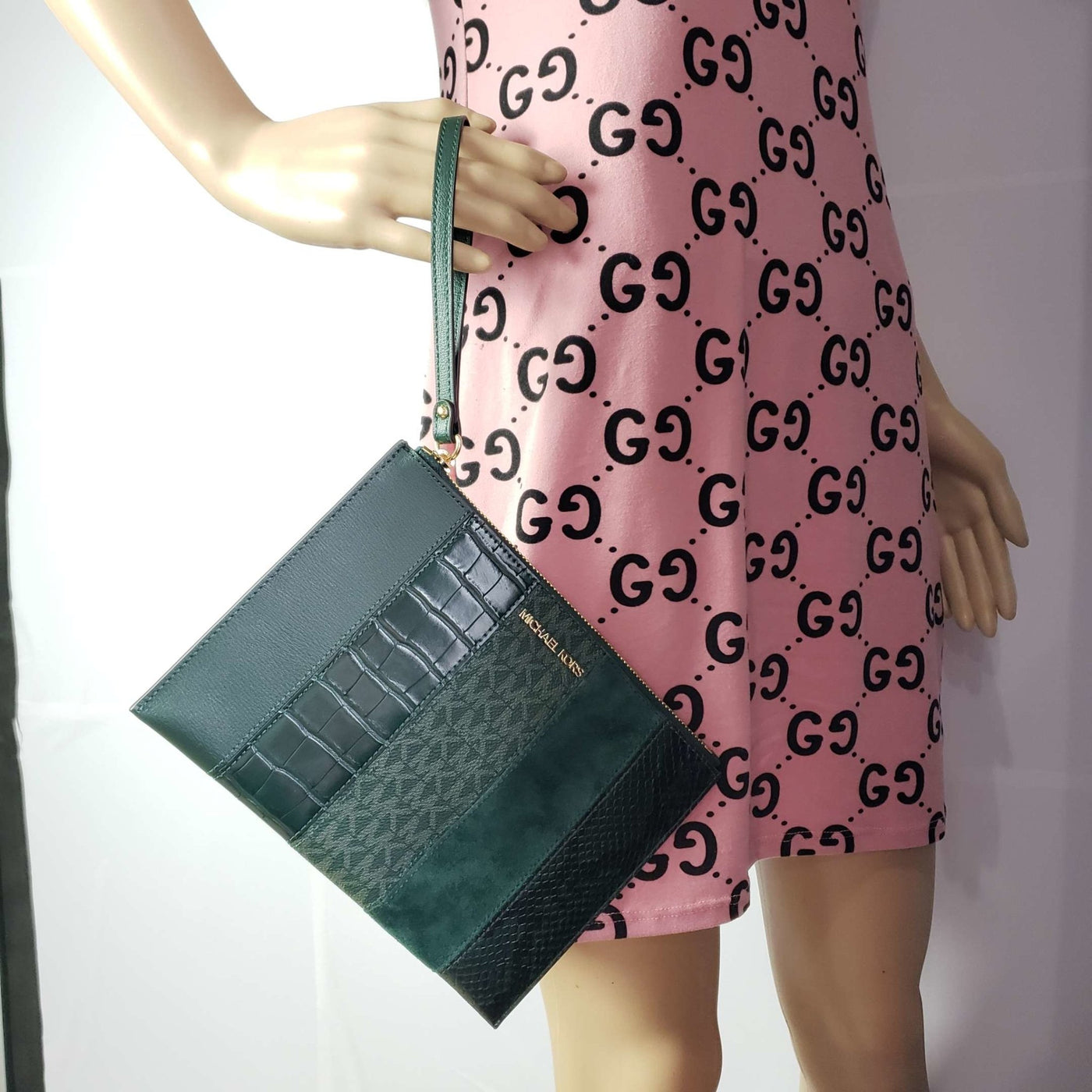 Michael Kors Jet Set Travel Clutch/Wristlet Bag - Luxury Cheaper