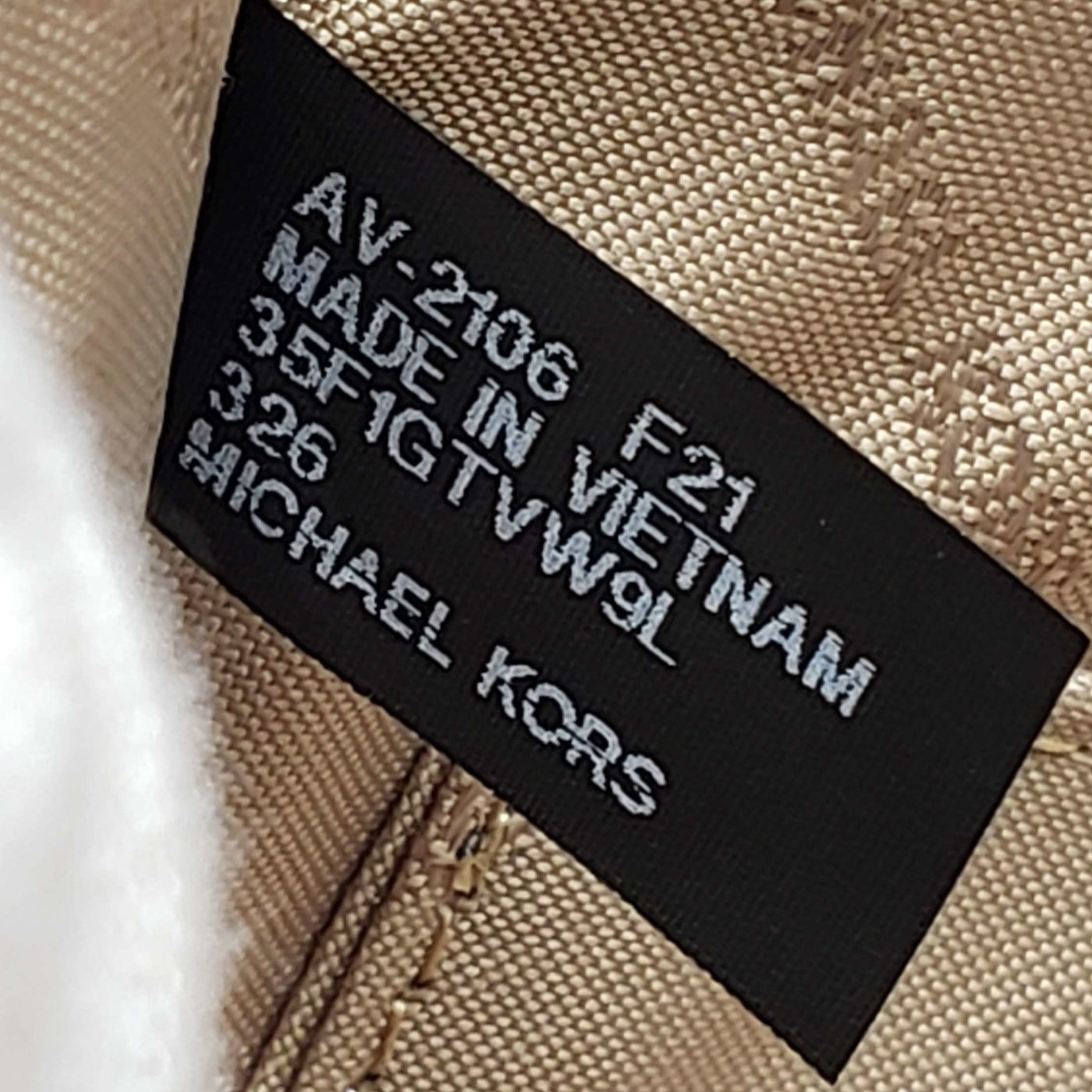 Michael Kors Jet Set Travel Clutch/Wristlet Bag - Luxury Cheaper